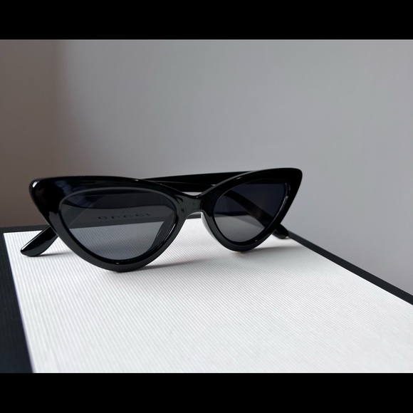 Urban Outfitters cat eye sunglasses - Picture 2 of 4
